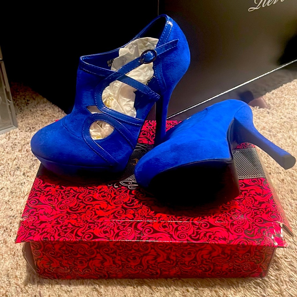 Macho size 7, Royal Blue 5 inch heel.